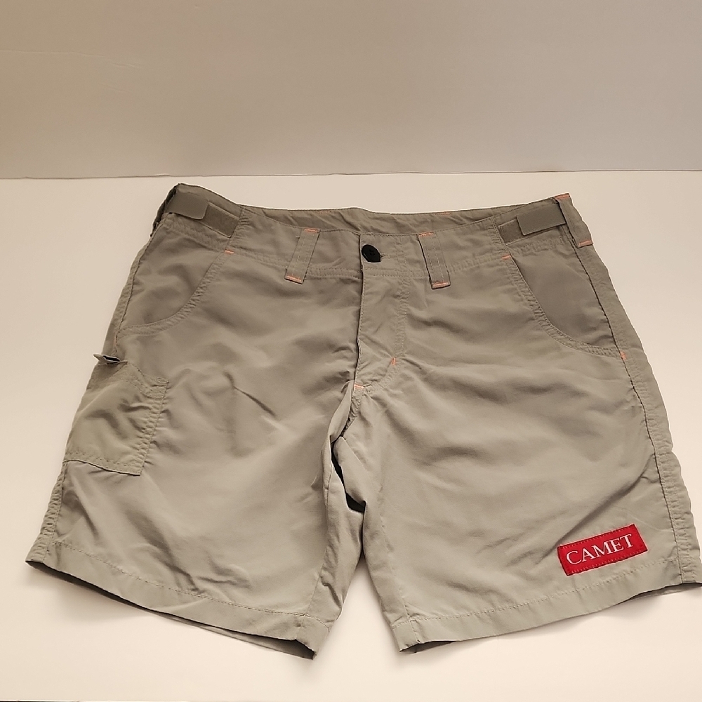 Camet women’s lightweight gray hiking shorts size 2
Outdoor